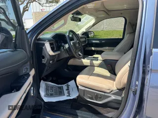 2022 Ford Expedition XLT with VIN 1FMJU1HT0NEA49153, listed as a Copart auction lot 49749895 with 26,537 mi miles and Clean Title. Bid and sale history available at carsss.com. Image 9.