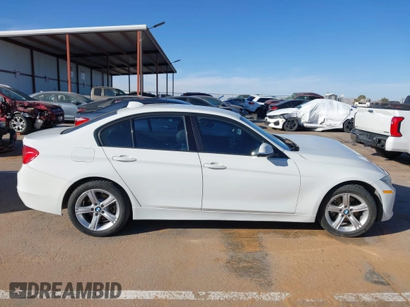 2013 BMW 3 Series 328i xDrive z VIN WBA3B3C57DF536069, wystawiony jako IAAI lot #41506171 z przebiegiem Nie podano mil oraz . Historia ofert i sprzedaży dostępna na DreamBid. Obrazek 12.