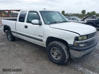 2000 Chevrolet Silverado 2500 LS with VIN 1GCGK29U0YE421788, listed as a IAAI auction lot 41740928 with 192,447 mi miles. Bid and sale history available at carsss.com. Image 1.