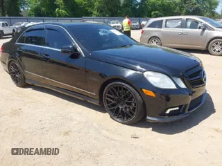 2011 Mercedes-Benz E-Class E 350 Luxury with VIN WDDHF8HB5BA305292, listed as a IAAI auction lot 42052984 with 194,874 mi miles. Bid and sale history available at carsss.com. Image 1.