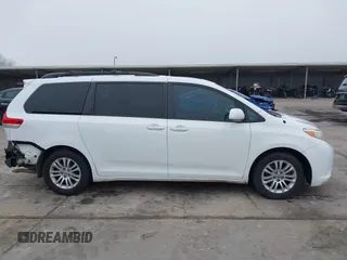 2014 Toyota Sienna XLE z VIN 5TDYK3DC5ES439511, wystawiony jako IAAI lot #41510779 z przebiegiem 218 782 mil mil oraz . Historia ofert i sprzedaży dostępna na DreamBid. Obrazek 14.
