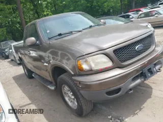 2002 Ford F-150 XL z VIN 2FTRX18W22CA23065, wystawiony jako IAAI lot #42128001 z przebiegiem 262 452 mil mil oraz . Historia ofert i sprzedaży dostępna na DreamBid. Obrazek 1.