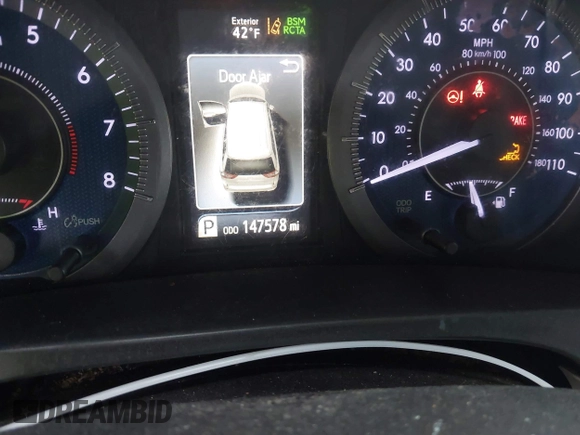 2019 Toyota Sienna XLE Auto Access Seat with VIN 5TDYZ3DC5KS971445, listed as a IAAI auction lot 41494373 with 147,578 mi miles. Bid and sale history available at carsss.com. Image 7.