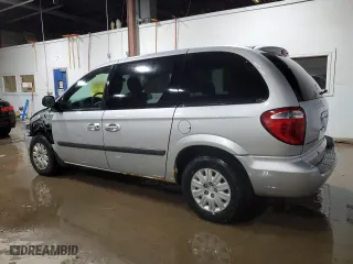 2006 Chrysler Town & Country SWB with VIN 1A4GP45R76B740211, listed as a Copart auction lot 84770074 with 52,557 mi miles and Clean Title. Bid and sale history available at carsss.com. Image 2.