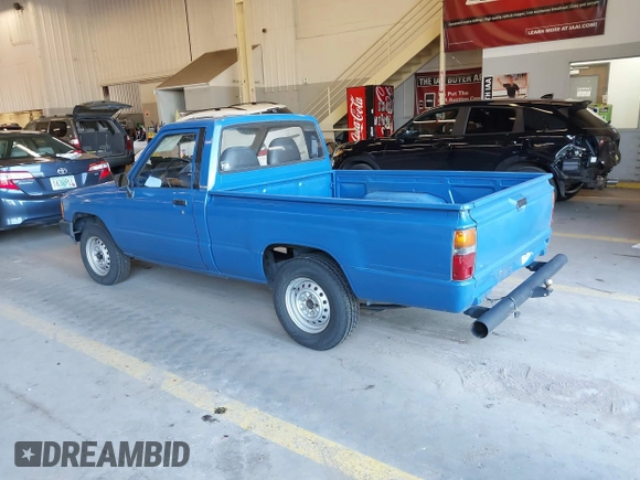 1985 Toyota Pickup z VIN JT4RN50RXF0083921, wystawiony jako IAAI lot #42029838 z przebiegiem 249 994 mil mil oraz . Historia ofert i sprzedaży dostępna na DreamBid. Obrazek 3.