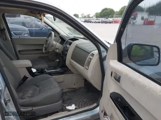 2008 Mazda Tribute Sport with VIN 4F2CZ02Z88KM16490, listed as a IAAI auction lot 41931310 with 118,176 mi miles. Bid and sale history available at carsss.com. Image 5.