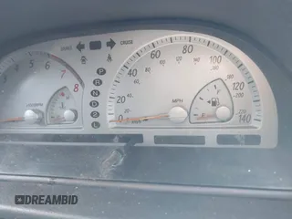 2002 Toyota Camry XLE z VIN JTDBF30K820027492, wystawiony jako IAAI lot #42158162 z przebiegiem 224 291 mil mil oraz . Historia ofert i sprzedaży dostępna na DreamBid. Obrazek 7.