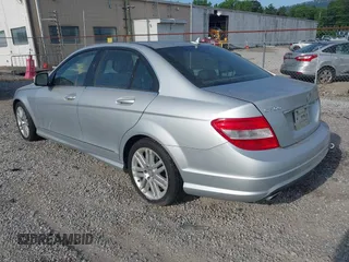 2009 Mercedes-Benz C 300 Sport z VIN WDDGF81X39R060084, wystawiony jako IAAI lot #42467218 z przebiegiem 135 811 mil mil oraz . Historia ofert i sprzedaży dostępna na DreamBid. Obrazek 3.