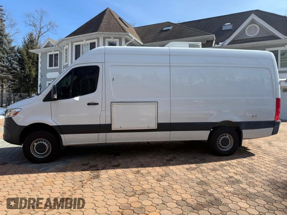 2022 Mercedes-Benz Sprinter with VIN W1Y4ECVY0NT105206, listed as a Copart auction lot 52155085 with 12,000 mi miles and Clean Title. Bid and sale history available at DreamBid. Image 9.