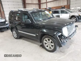 2009 Jeep Liberty Limited z VIN 1J8GN58K59W523245, wystawiony jako IAAI lot #42243472 z przebiegiem 150 763 mil mil oraz . Historia ofert i sprzedaży dostępna na DreamBid. Obrazek 1.