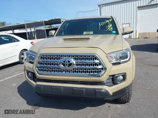 2017 Toyota Tacoma SR5 with VIN 5TFSZ5AN7HX056929, listed as a IAAI auction lot 42079525 with 82,619 mi miles. Bid and sale history available at carsss.com. Image 6.
