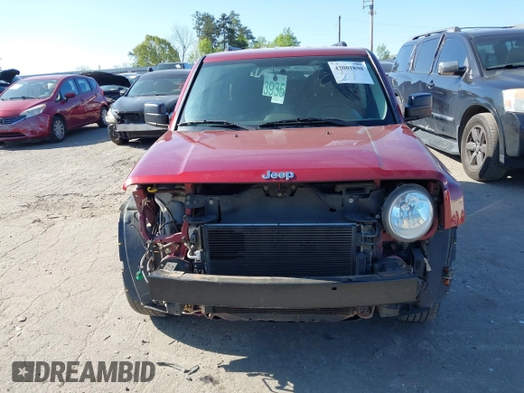 2017 Jeep Patriot Sport with VIN 1C4NJPBB8HD103682, listed as a IAAI auction lot 42001898 with 204,000 mi miles. Bid and sale history available at carsss.com. Image 12.