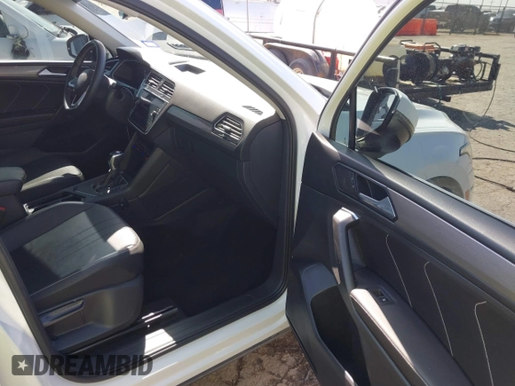 2022 Volkswagen Tiguan SE with VIN 3VV3B7AX8NM025052, listed as a IAAI auction lot 41987195 with 39,773 mi miles and . Bid and sale history available at DreamBid. Image 5.