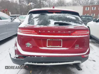 2017 Lincoln MKC Reserve z VIN 5LMCJ3D98HUL35184, wystawiony jako IAAI lot #41482306 z przebiegiem 86 794 mil mil oraz . Historia ofert i sprzedaży dostępna na DreamBid. Obrazek 16.