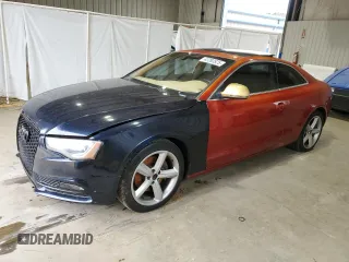 2009 Audi A5 z VIN WAUDK78T09A013256, wystawiony jako Copart lot #43283925 z przebiegiem 134 066 mil mil oraz Tytuł czysty. Historia ofert i sprzedaży dostępna na DreamBid. Obrazek 1.