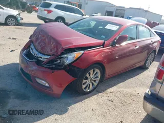 2013 Hyundai Sonata Limited z VIN 5NPEC4AC6DH683053, wystawiony jako IAAI lot #42355169 z przebiegiem 96 546 mil mil oraz . Historia ofert i sprzedaży dostępna na DreamBid. Obrazek 17.