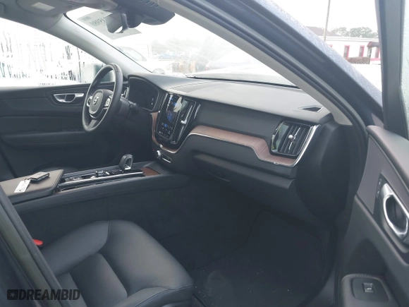 2023 Volvo XC60 Plus Bright Theme with VIN YV4L12RN4P1375945, listed as a IAAI auction lot 41945980 with 27,609 mi miles. Bid and sale history available at carsss.com. Image 5.