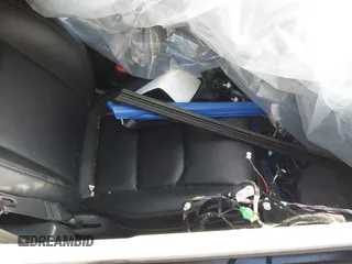 2023 Tesla Model 3 z VIN 5YJ3E1EAXPF584537, wystawiony jako IAAI lot #41464243 z przebiegiem 33 229 mil mil oraz . Historia ofert i sprzedaży dostępna na DreamBid. Obrazek 5.