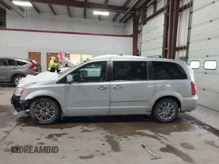2011 Chrysler Town & Country Limited with VIN 2A4RR6DG3BR698226, listed as a IAAI auction lot 41598412 with 184,998 mi miles. Bid and sale history available at carsss.com. Image 14.