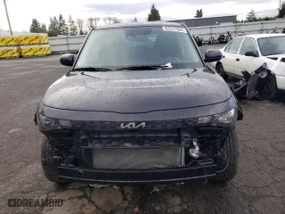 2025 Kia Soul LX with VIN KNDJ23AU8S7924178, listed as a Copart auction lot 82247894 with 7,604 mi miles and Salvage Title. Bid and sale history available at carsss.com. Image 5.