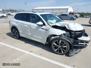 2022 Volkswagen Tiguan SEL R-Line with VIN 3VV4B7AX5NM109074, listed as a IAAI auction lot 41811750 with 29,069 mi miles. Bid and sale history available at carsss.com. Image 1.