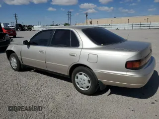 1993 Toyota Camry LE z VIN 4T1SK12E7PU287093, wystawiony jako Copart lot #55682275 z przebiegiem 110 399 mil mil oraz Szkoda całkowita • Salvage title. Historia ofert i sprzedaży dostępna na DreamBid. Obrazek 2.