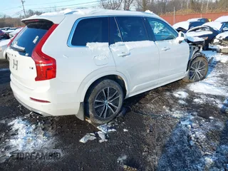 2020 Volvo XC90 Momentum with VIN YV4102PK5L1588674, listed as a IAAI auction lot 41381941 with 26 mi miles. Bid and sale history available at carsss.com. Image 4.
