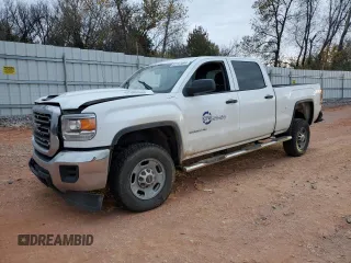 2018 GMC Sierra 2500HD z VIN 1GT12REY5JF232769, wystawiony jako Copart lot #82141064 z przebiegiem Nie podano mil oraz Szkoda całkowita • Salvage title. Historia ofert i sprzedaży dostępna na DreamBid. Obrazek 1.