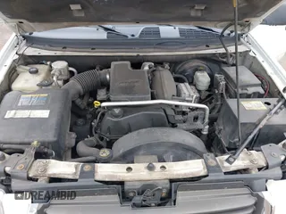 2004 GMC Envoy SLE with VIN 1GKDT13SX42357048, listed as a IAAI auction lot 41601126 with 304,101 mi miles. Bid and sale history available at carsss.com. Image 10.