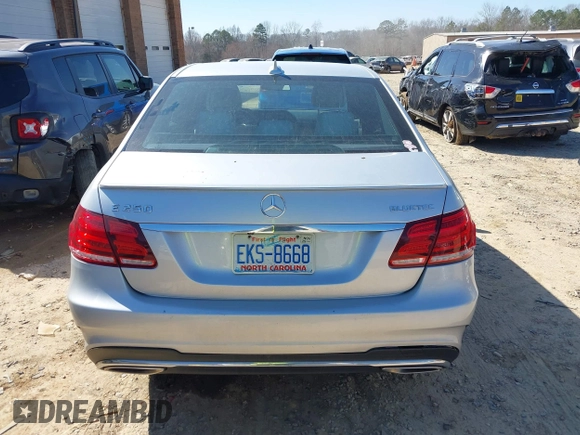 2014 Mercedes-Benz E-Class E 250 BlueTEC Luxury with VIN WDDHF0EB6EA967831, listed as a IAAI auction lot 41660612 with 187,041 mi miles. Bid and sale history available at carsss.com. Image 16.