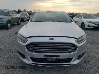 2013 Ford Fusion SE with VIN 3FA6P0HR3DR310633, listed as a Copart auction lot 52946725 with 105,056 mi miles and Salvage title. Bid and sale history available at DreamBid. Image 5.