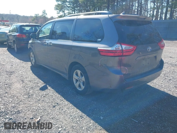 2018 Toyota Sienna LE Auto Access Seat with VIN 5TDKZ3DC4JS925755, listed as a IAAI auction lot 41887172 with 212,921 mi miles. Bid and sale history available at carsss.com. Image 3.
