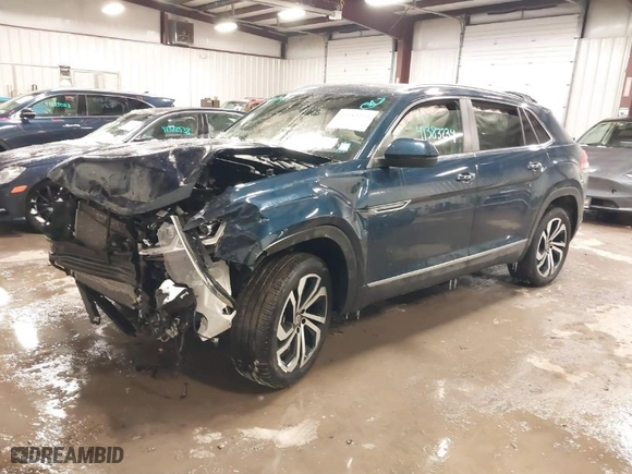 2022 Volkswagen Atlas Cross Sport 3.6L V6 SEL with VIN 1V2BE2CA4NC202659, listed as a IAAI auction lot 41383234 with 42,593 mi miles. Bid and sale history available at carsss.com. Image 2.