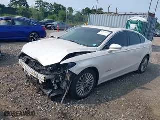2014 Ford Fusion Titanium Hybrid with VIN 3FA6P0RU0ER329063, listed as a IAAI auction lot 40072913 with 210,274 mi miles. Bid and sale history available at carsss.com. Image 2.