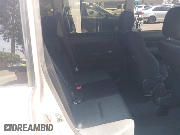 2006 Scion xB z VIN JTLKT324064103023, wystawiony jako IAAI lot #42463759 z przebiegiem Nie podano mil oraz . Historia ofert i sprzedaży dostępna na DreamBid. Obrazek 8.