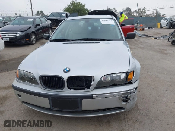 2004 BMW 3 Series 325i with VIN WBAAZ33464KP85402, listed as a IAAI auction lot 42643413 with 48,706 mi miles and . Bid and sale history available at DreamBid. Image 12.