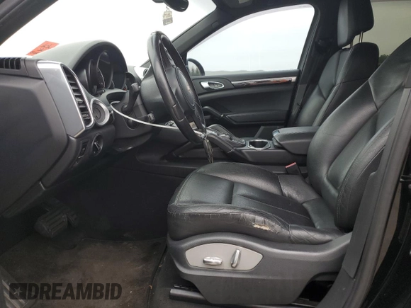 2012 Porsche Cayenne z VIN WP1AA2A21CLA11779, wystawiony jako Copart lot #60248175 z przebiegiem 131 748 mil mil oraz Szkoda całkowita • Salvage title. Historia ofert i sprzedaży dostępna na DreamBid. Obrazek 7.