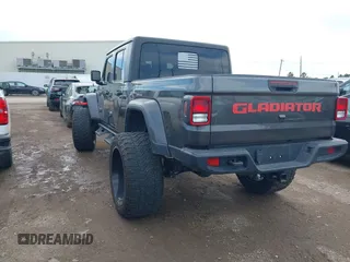 2023 Jeep Gladiator Sport S z VIN 1C6HJTAG9PL554845, wystawiony jako IAAI lot #41312360 z przebiegiem 18 077 mil mil oraz . Historia ofert i sprzedaży dostępna na DreamBid. Obrazek 3.
