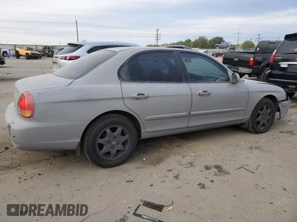 2001 Hyundai Sonata GLS with VIN KMHWF35VX1A372516, listed as a Copart auction lot 76357494 with 170,642 mi miles and Salvage Title. Bid and sale history available at carsss.com. Image 3.