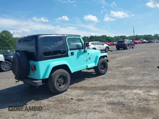 2002 Jeep Wrangler Sahara с VIN 1J4FA59S62P768112, выставлен на аукционе IAAI как лот 42657738 с пробегом 196 571 миль миль и . История ставок и продаж доступна на DreamBid. Изображение 4.