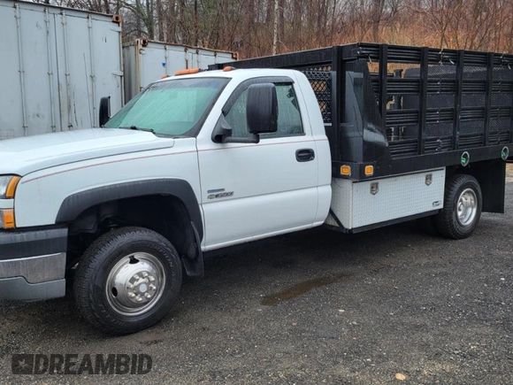 2007 Chevrolet Silverado 1500 with VIN 1GBJC34D67E167779, listed as a Copart auction lot 52091775 with 166,218 mi miles and Clean Title. Bid and sale history available at DreamBid. Image 1.