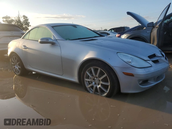 2005 Mercedes-Benz SLK-Class with VIN WDBWK56FX5F060562, listed as a Copart auction lot 73662754 with 0 mi miles and Salvage Title. Bid and sale history available at carsss.com. Image 4.