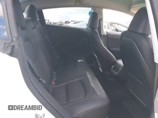 2023 Tesla Model 3 z VIN 5YJ3E1EA6PF488405, wystawiony jako IAAI lot #41570896 z przebiegiem 26 631 mil mil oraz . Historia ofert i sprzedaży dostępna na DreamBid. Obrazek 8.