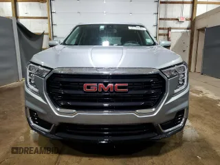 2024 GMC Terrain SLE z VIN 3GKALMEG0RL372967, wystawiony jako Copart lot #59143945 z przebiegiem 26 511 mil mil oraz Czysty tytuł • Clean title. Historia ofert i sprzedaży dostępna na DreamBid. Obrazek 5.