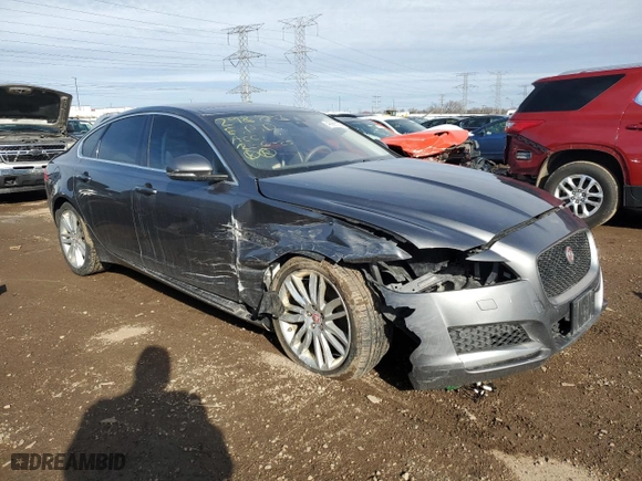 2016 Jaguar XF 35t Prestige with VIN SAJBK4BV8GCY18346, listed as a Copart auction lot 46985125 with 89,484 mi miles and Salvage Title. Bid and sale history available at carsss.com. Image 4.
