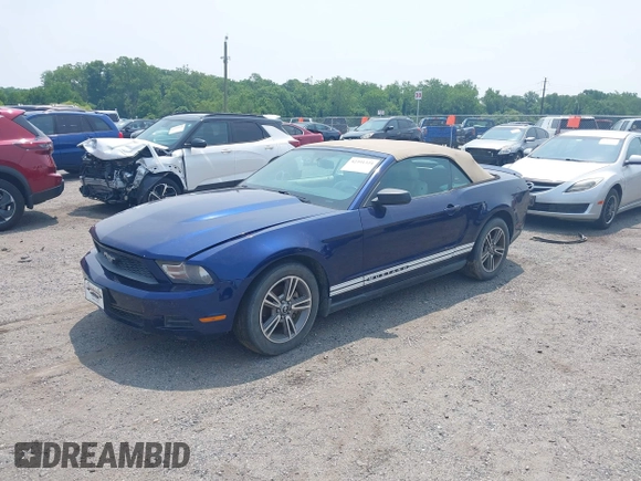 2010 Ford Mustang V6 z VIN 1ZVBP8EN7A5171725, wystawiony jako IAAI lot #42391324 z przebiegiem 202 671 mil mil oraz . Historia ofert i sprzedaży dostępna na DreamBid. Obrazek 2.