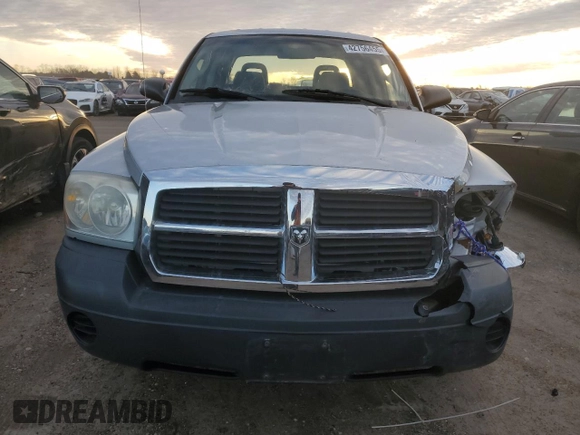 2005 Dodge Dakota ST with VIN 1D7HE28K05S329305, listed as a Copart auction lot 42756455 with 101,545 mi miles and Salvage Title. Bid and sale history available at DreamBid. Image 5.