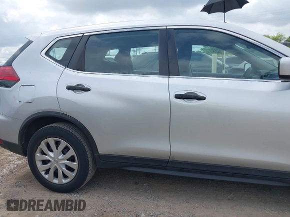 2017 Nissan Rogue S z VIN KNMAT2MTXHP552538, wystawiony jako IAAI lot #42413023 z przebiegiem 52 993 mil mil oraz . Historia ofert i sprzedaży dostępna na DreamBid. Obrazek 13.