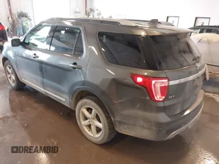 2017 Ford Explorer XLT z VIN 1FM5K8D80HGD83712, wystawiony jako IAAI lot #42442129 z przebiegiem 196 825 mil mil oraz . Historia ofert i sprzedaży dostępna na DreamBid. Obrazek 3.