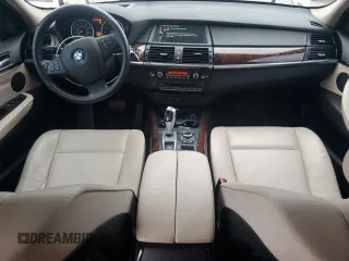 2013 BMW X5 xDrive50i z VIN 5UXZV8C50D0C15786, wystawiony jako Copart lot #45187975 z przebiegiem 132 344 mil mil oraz Czysty tytuł • Clean title. Historia ofert i sprzedaży dostępna na DreamBid. Obrazek 8.